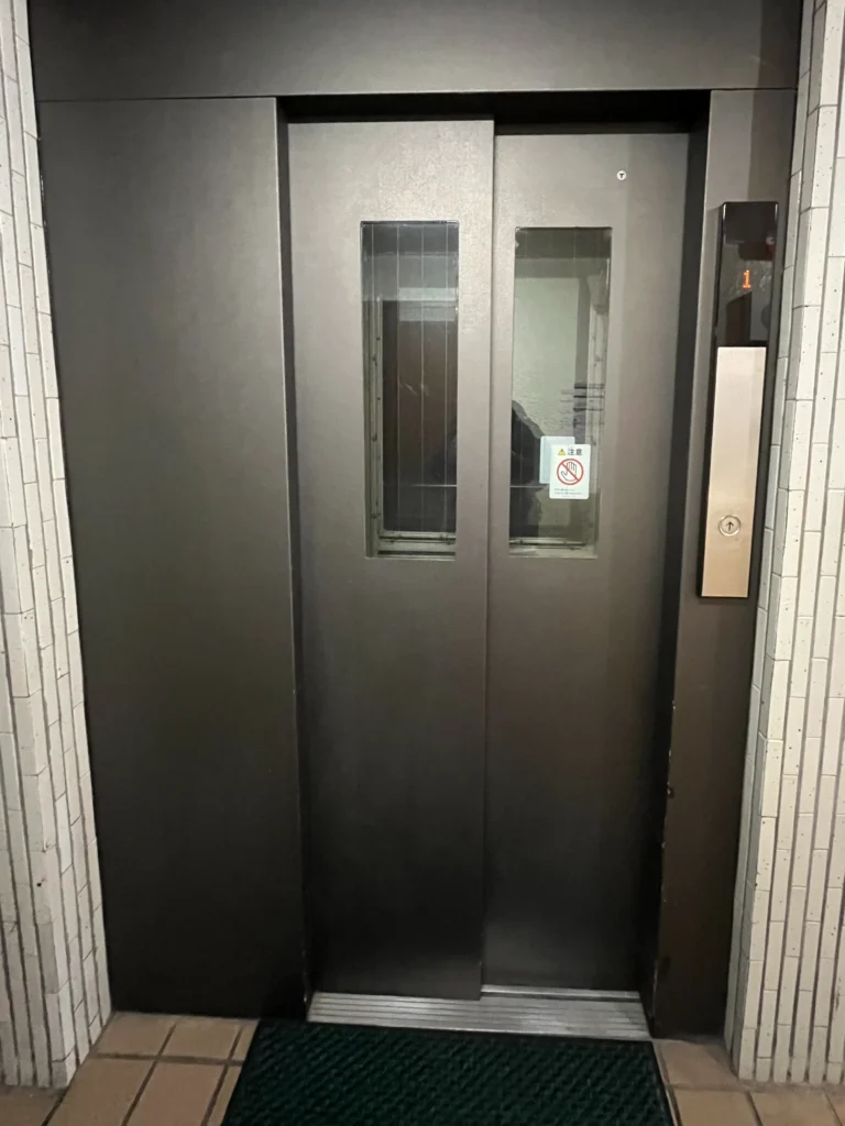 コープ野村六本木1のエレベーター